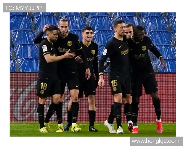 成都足球队以62分领跑世界锦标赛积分榜展现强大实力